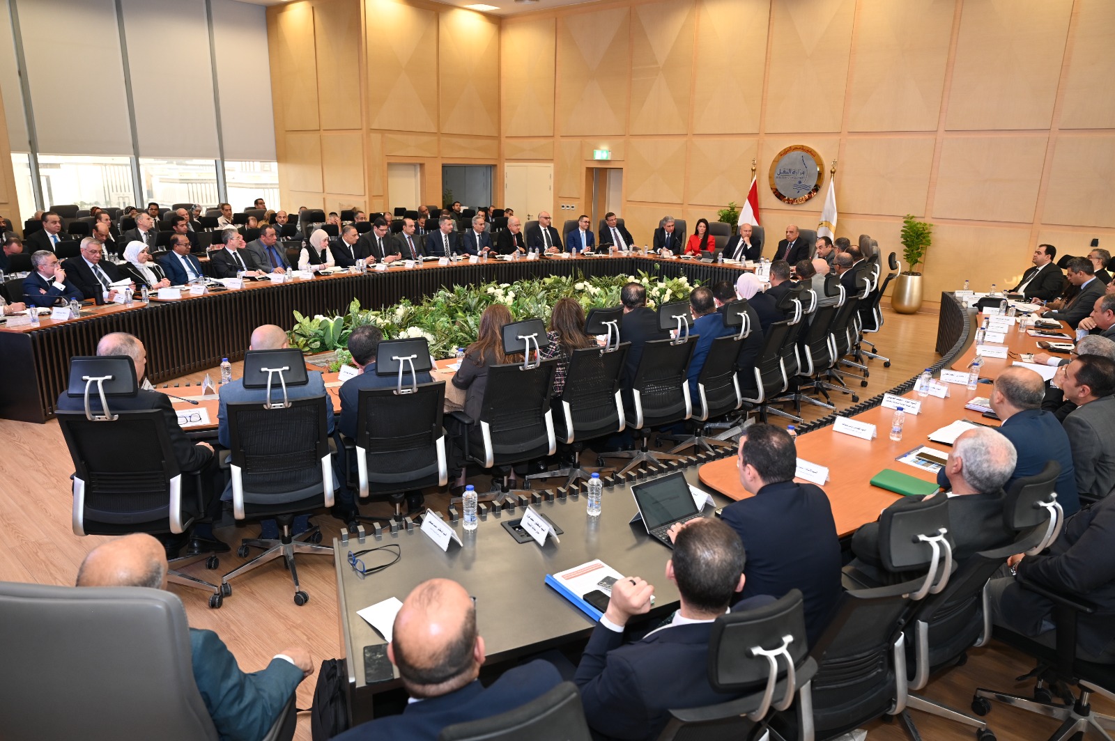 الوزير يترأس اجتماع المجموعة الوزارية للتنمية الصناعية