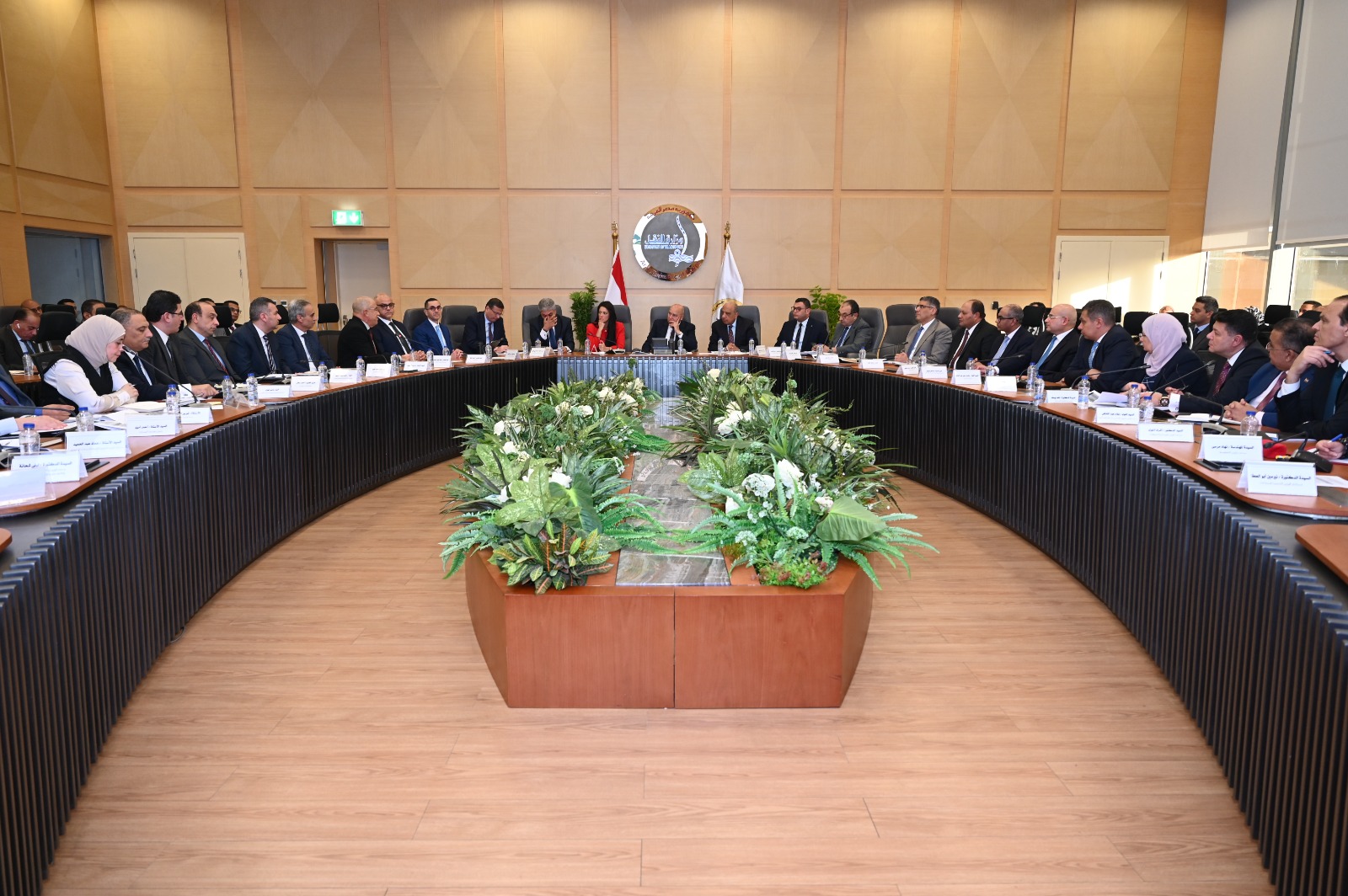 الوزير يترأس اجتماع المجموعة الوزارية للتنمية الصناعية