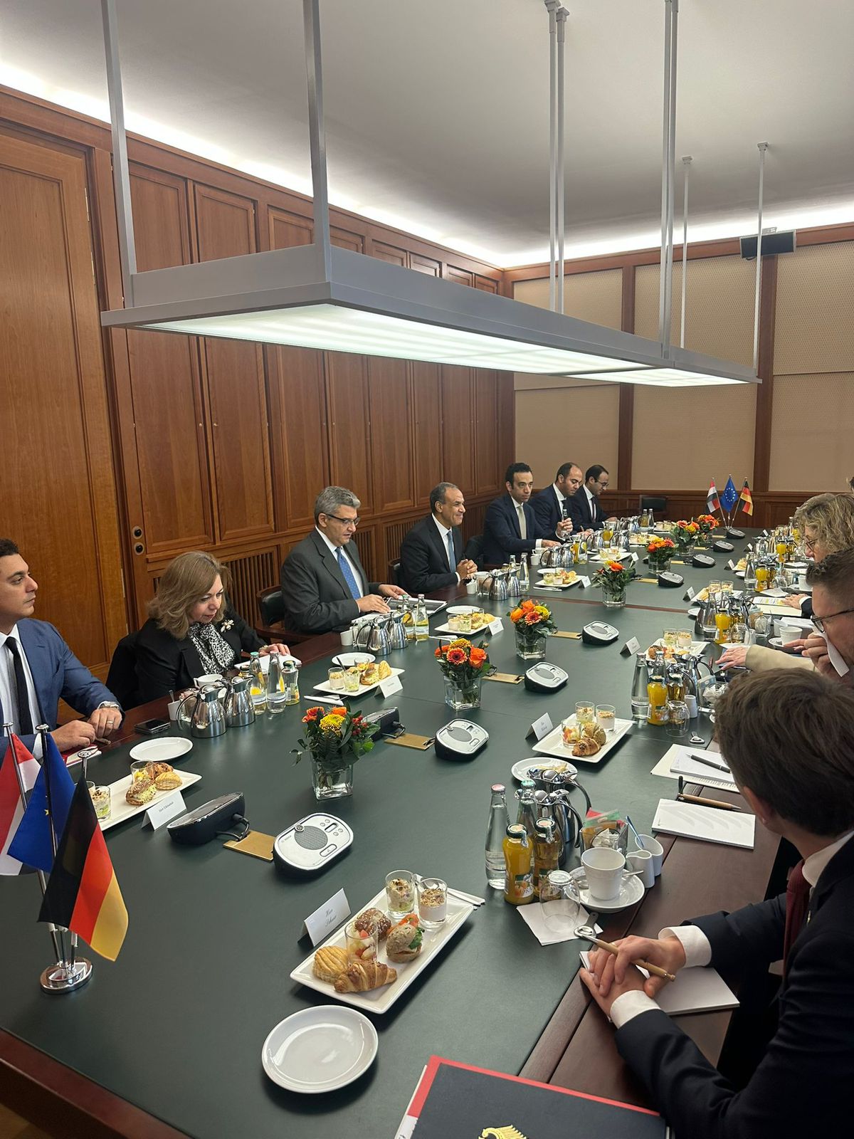 مشاورات بين وزير الخارجية ونظيره الألماني