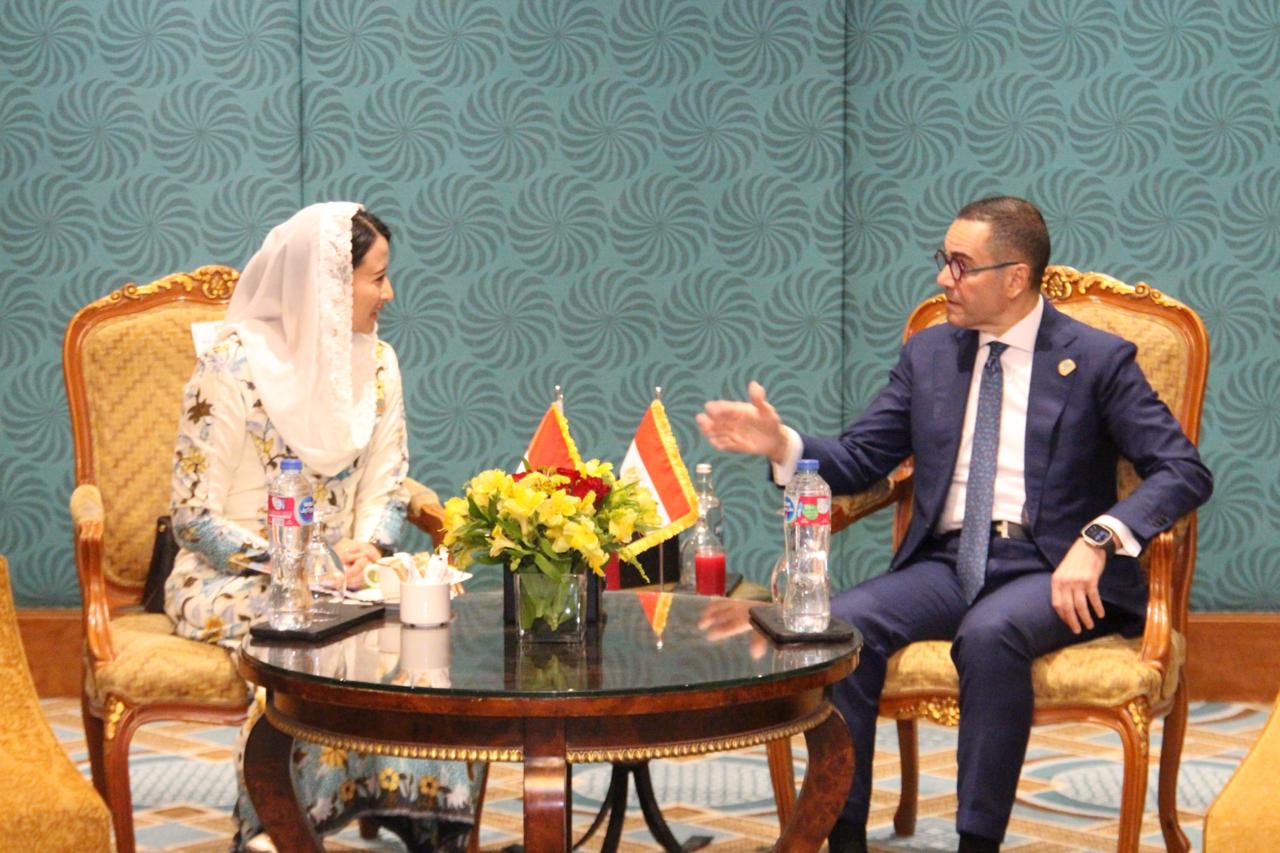 وزير الاستثمار يلتقى نائبة وزير التجارة الإندونيسي