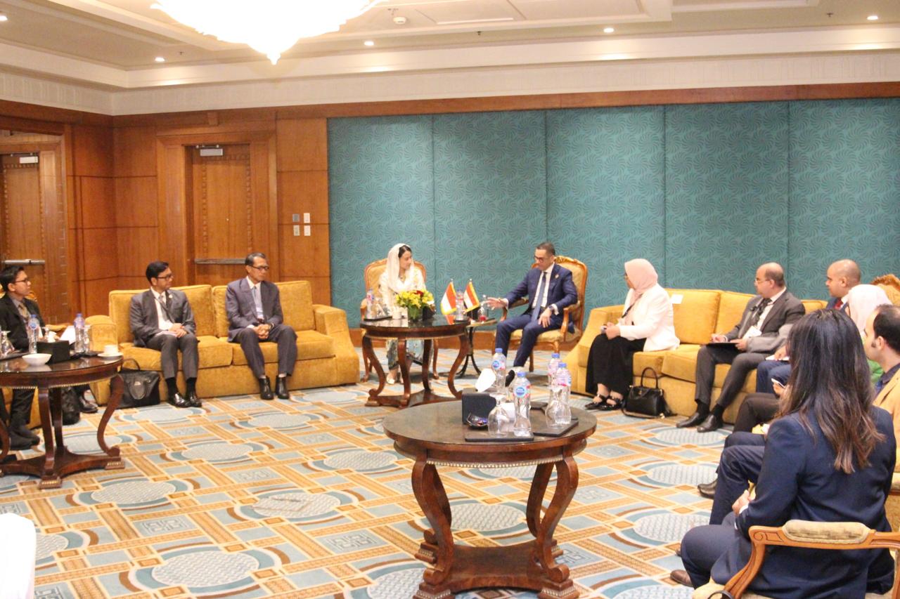 وزير الاستثمار يلتقى نائبة وزير التجارة الإندونيسي
