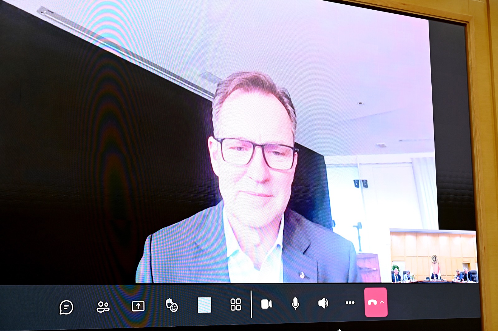 وزير الصناعة يبحث مع فولكس فاجن خطة لتصنيع السيارات في مصر