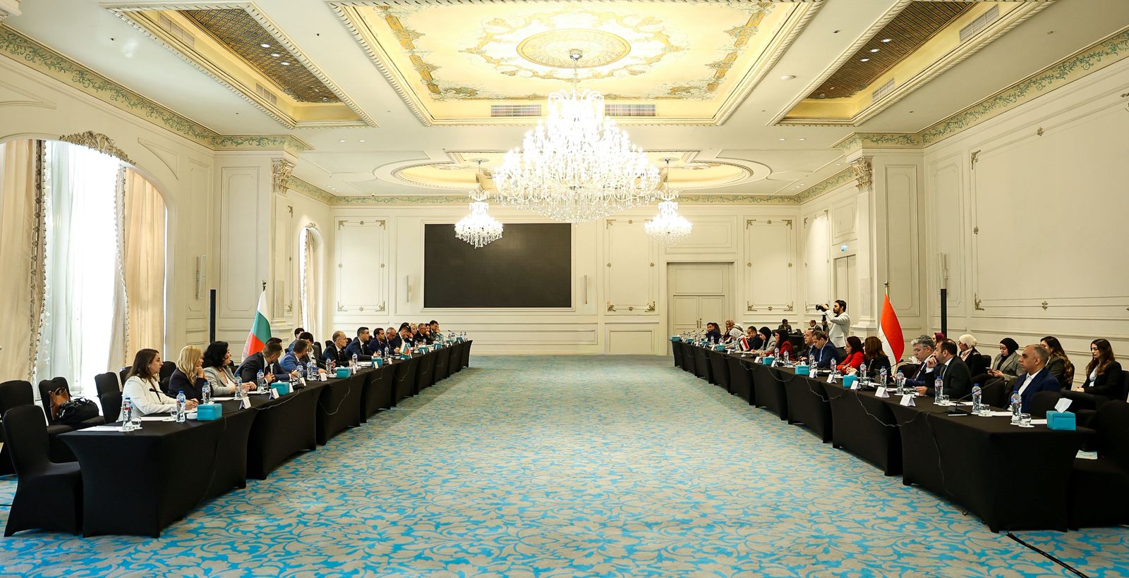 وزيرة التخطيط والتعاون الدولي تجتمع مع نظيرها البلغاري 