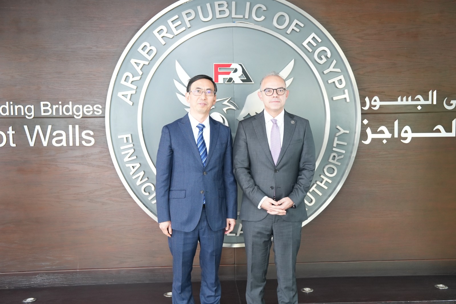 رئيس هيئة الرقابة المالية يستقبل كبير قضاة المحكمة العليا بشنغهاي