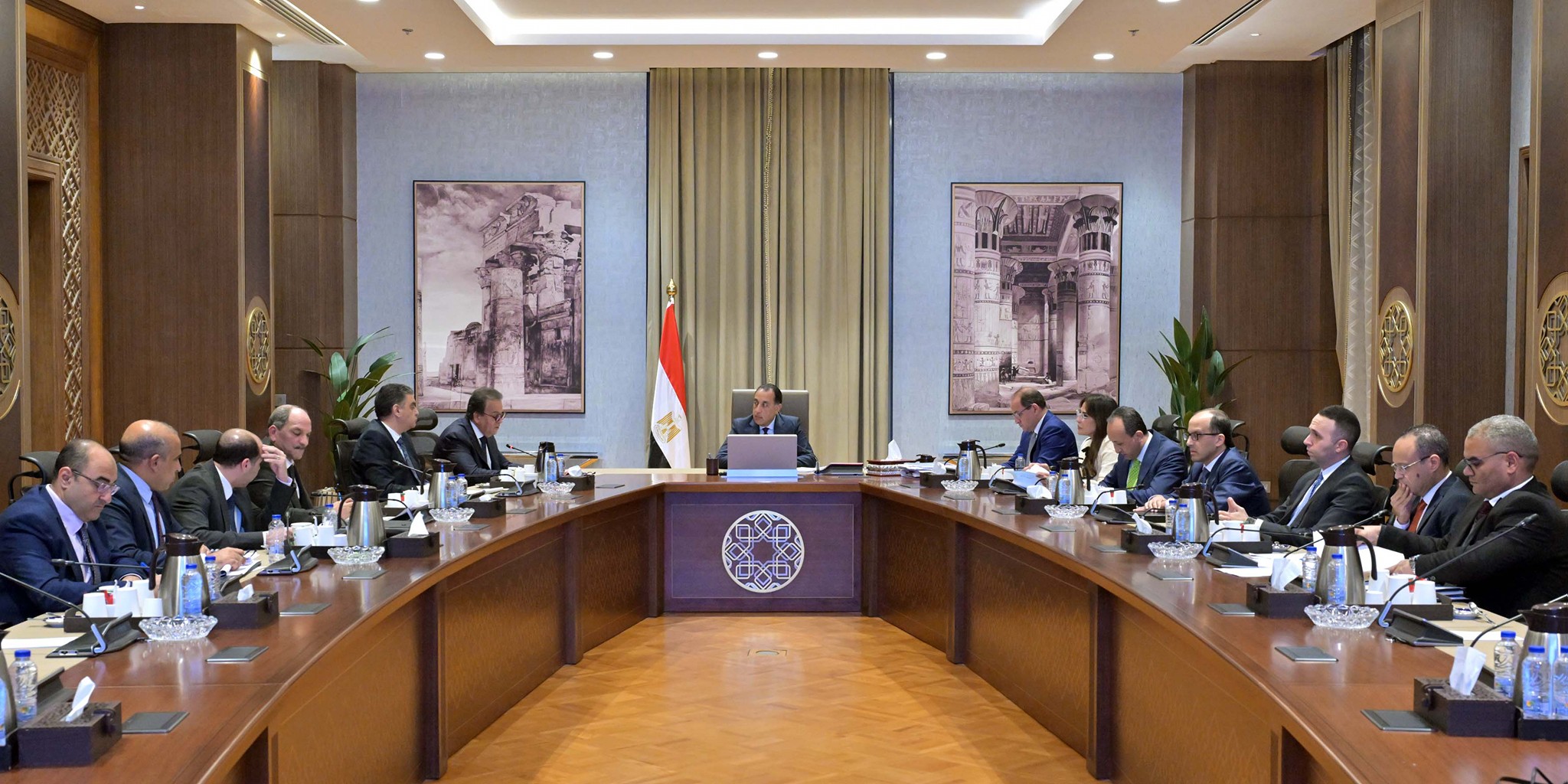 رئيس الوزراء يُتابع جهود توافر الأدوية