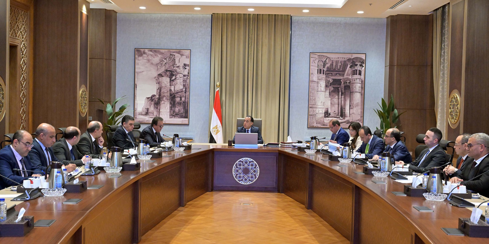 رئيس الوزراء يُتابع جهود توافر الأدوية