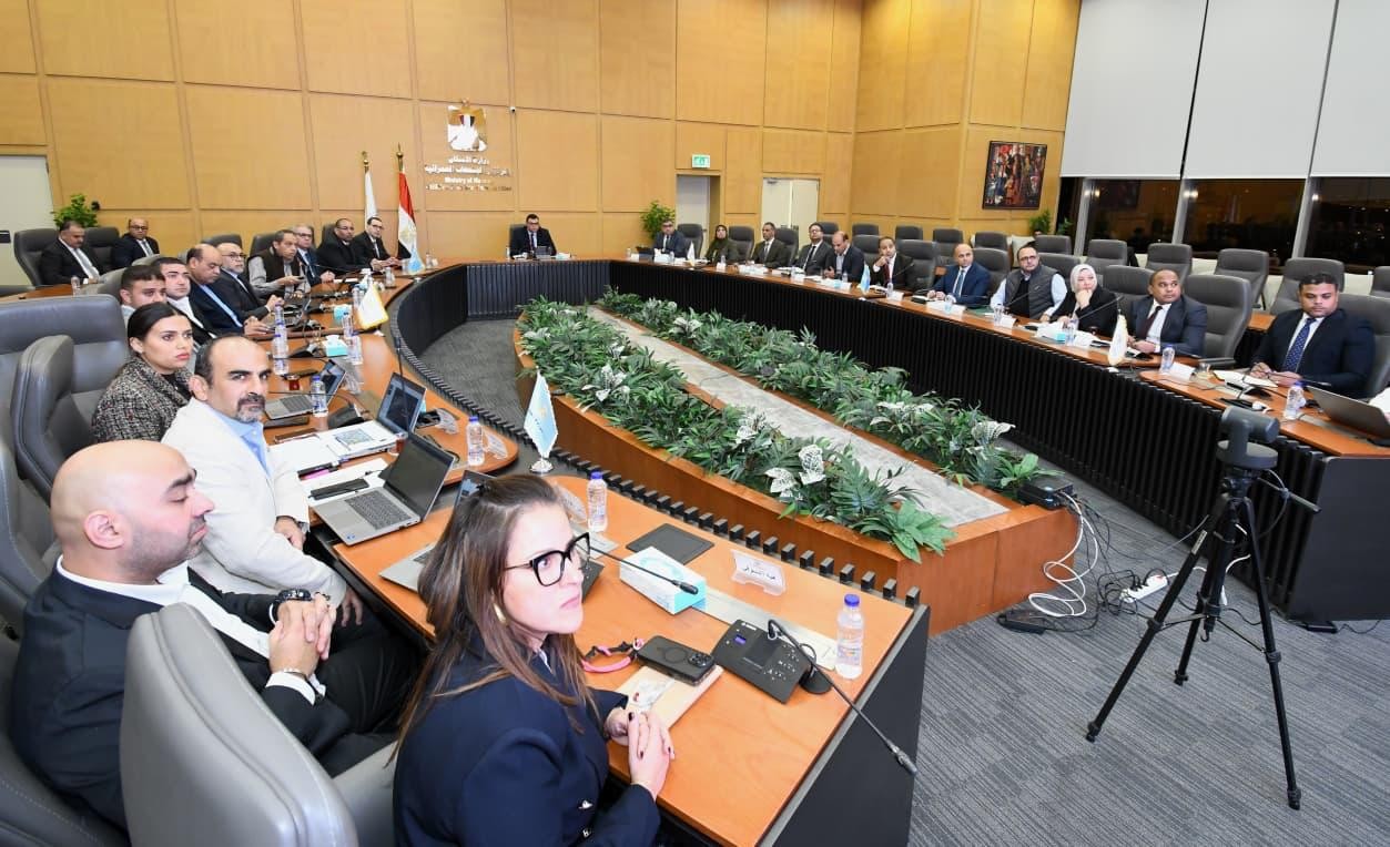 وزير الإسكان يعقد اجتماعًا مع مسئولي شركة سيتي إيدج