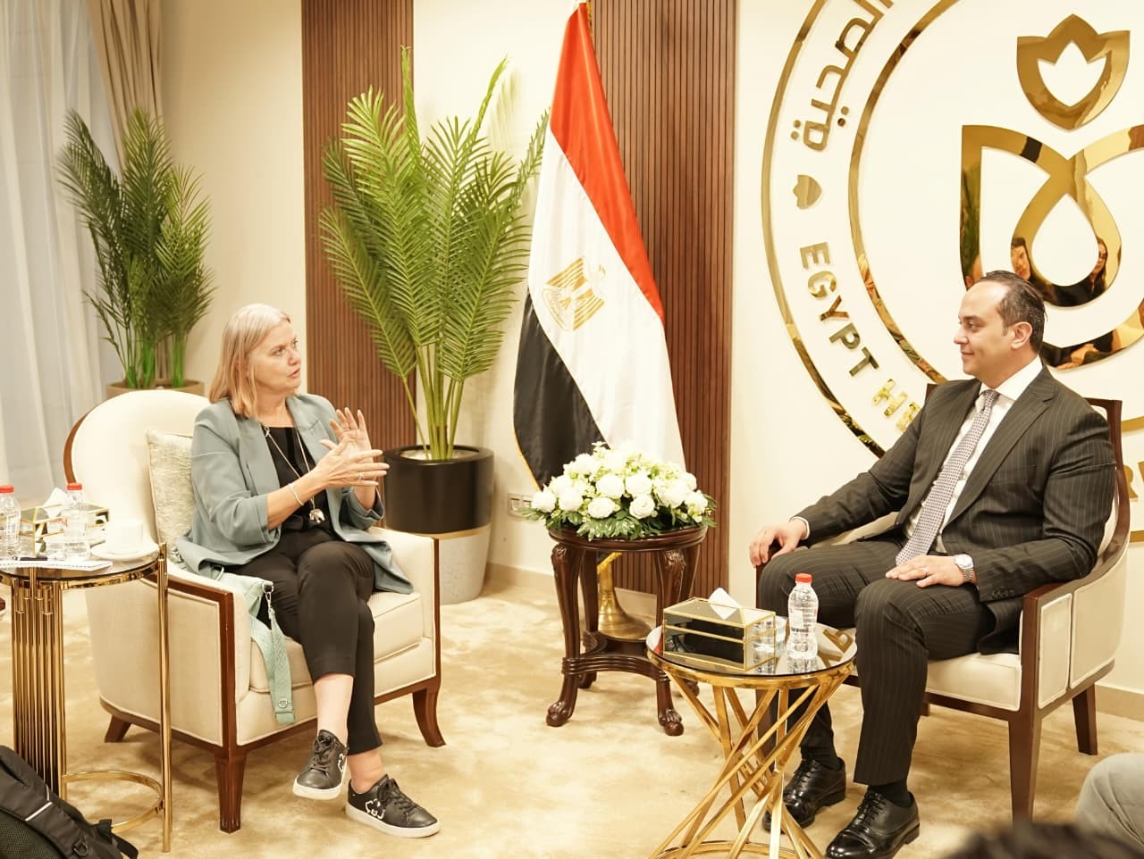 رئيس هيئة الرعاية الصحية يلتقي وفد وزارة التجارة والأعمال والسفارة البريطانية