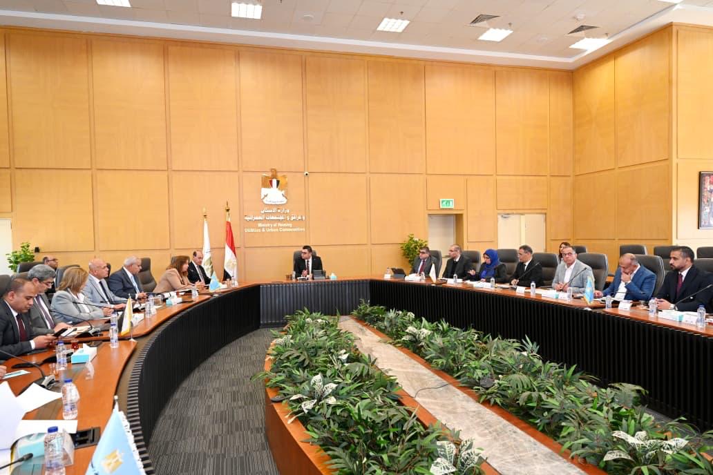 وزير الإسكان يتابع وحدات مبادرة سكن لكل المصريين