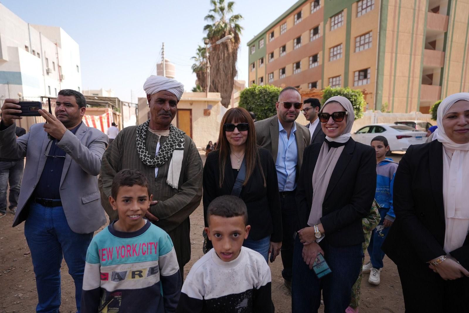 مشاركة البنك الأهلى المصرى فى فاعليات مبادرة «مصر في عيوننا»