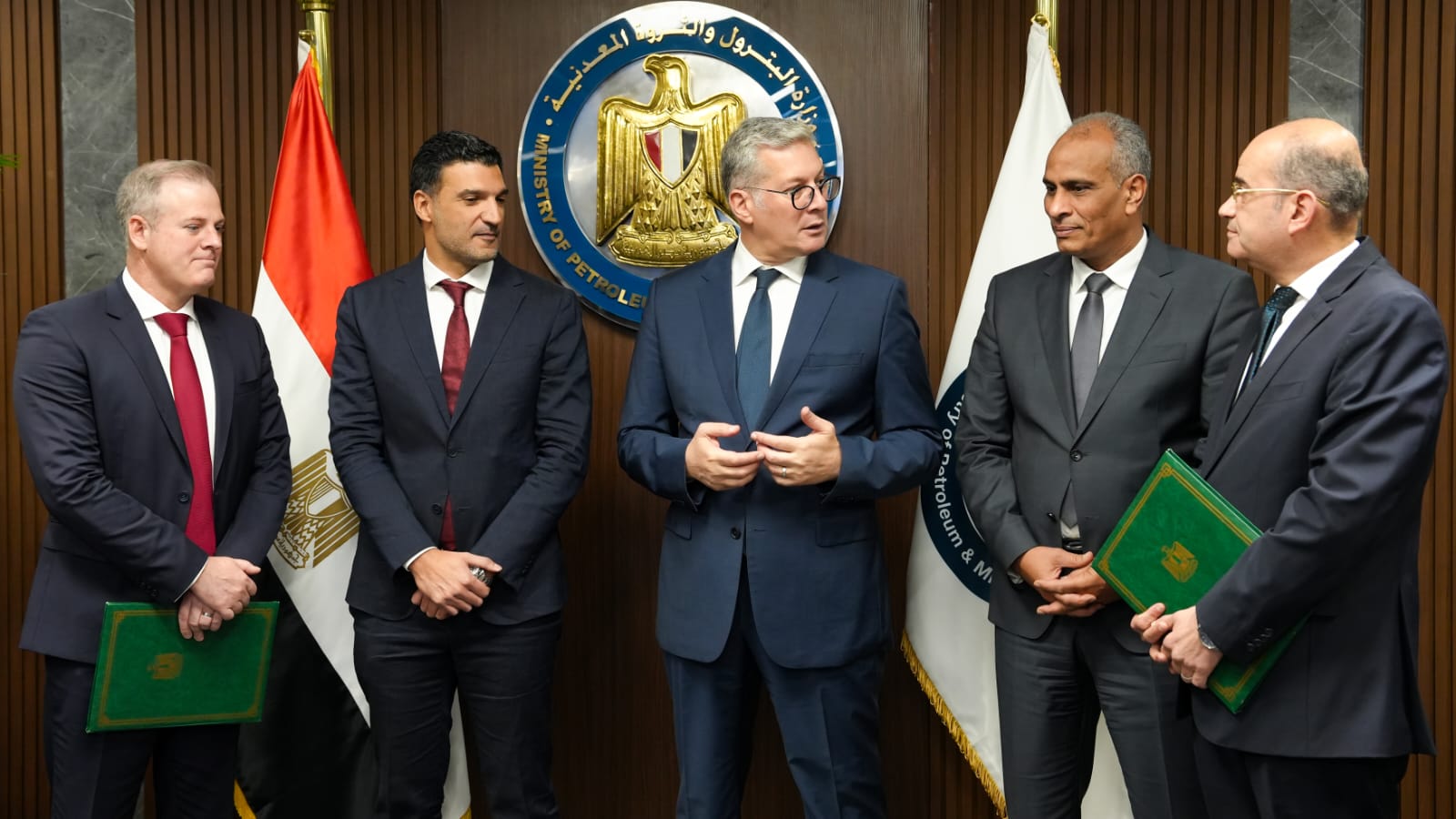 وزير البترول يشهد توقيع عقد رخصة إنتاج وقود الطائرات 