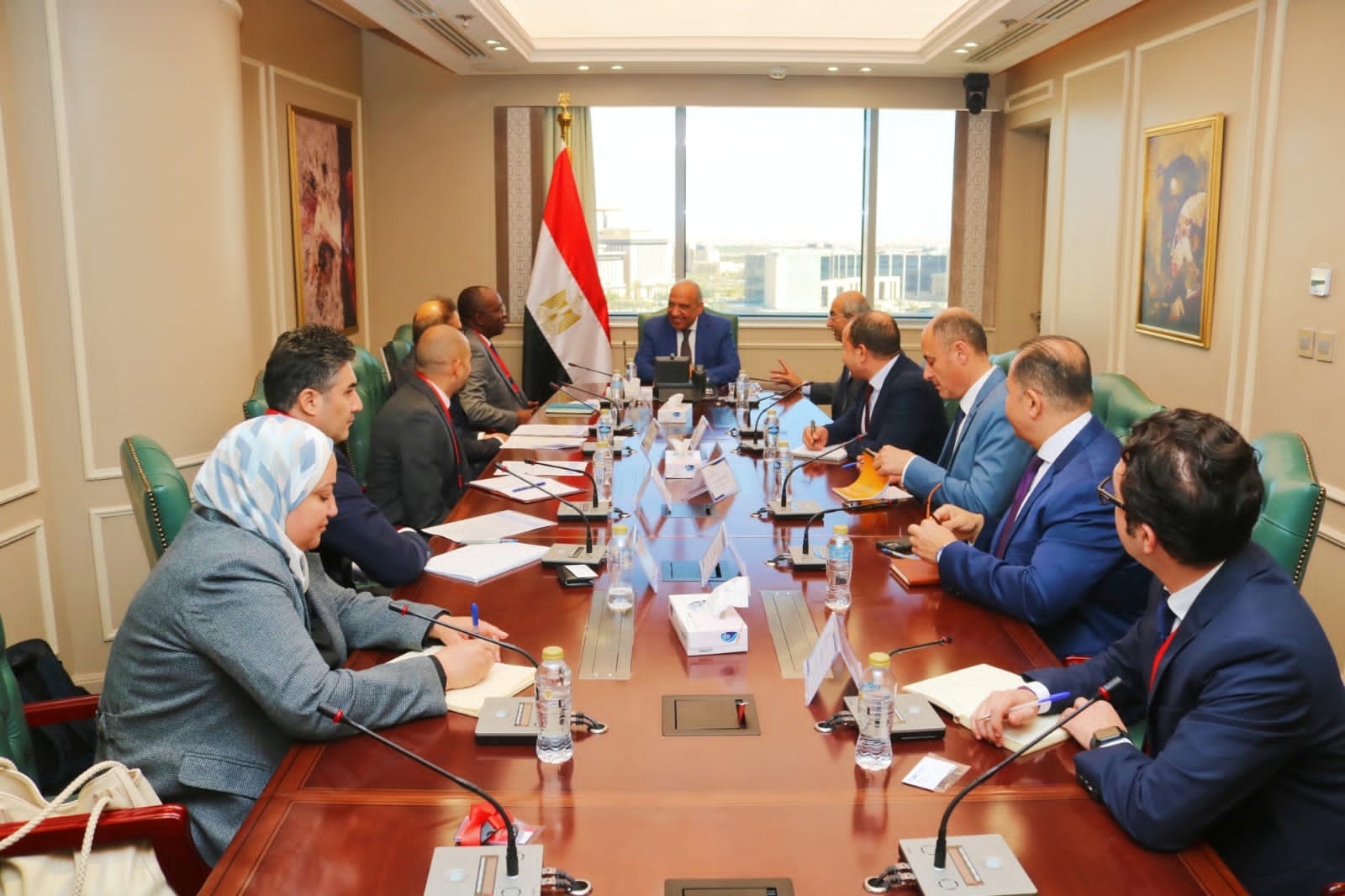 وزير الكهرباء يجتمع مع وفد مؤسسة التمويل الدولية