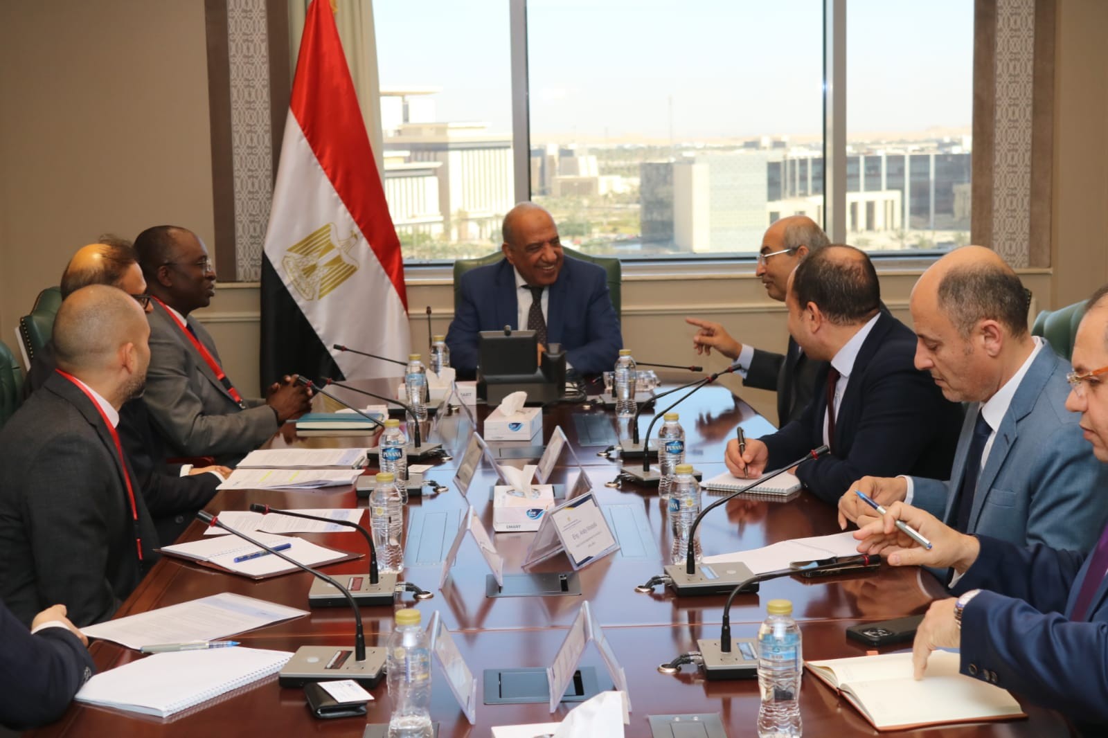 وزير الكهرباء يجتمع مع وفد مؤسسة التمويل الدولية