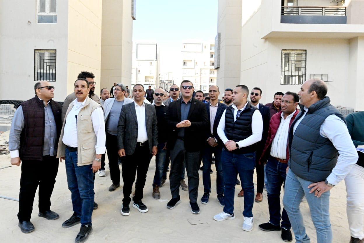 وزير الإسكان يتفقد مشروع سكن لكل المصريين بالعلمين الجديدة