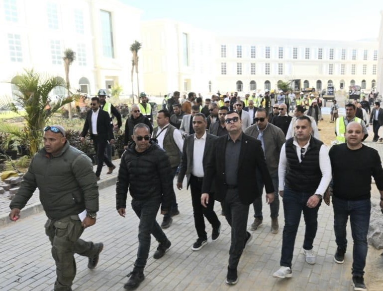 وزير الإسكان يتفقد مشروع سكن لكل المصريين بالعلمين الجديدة