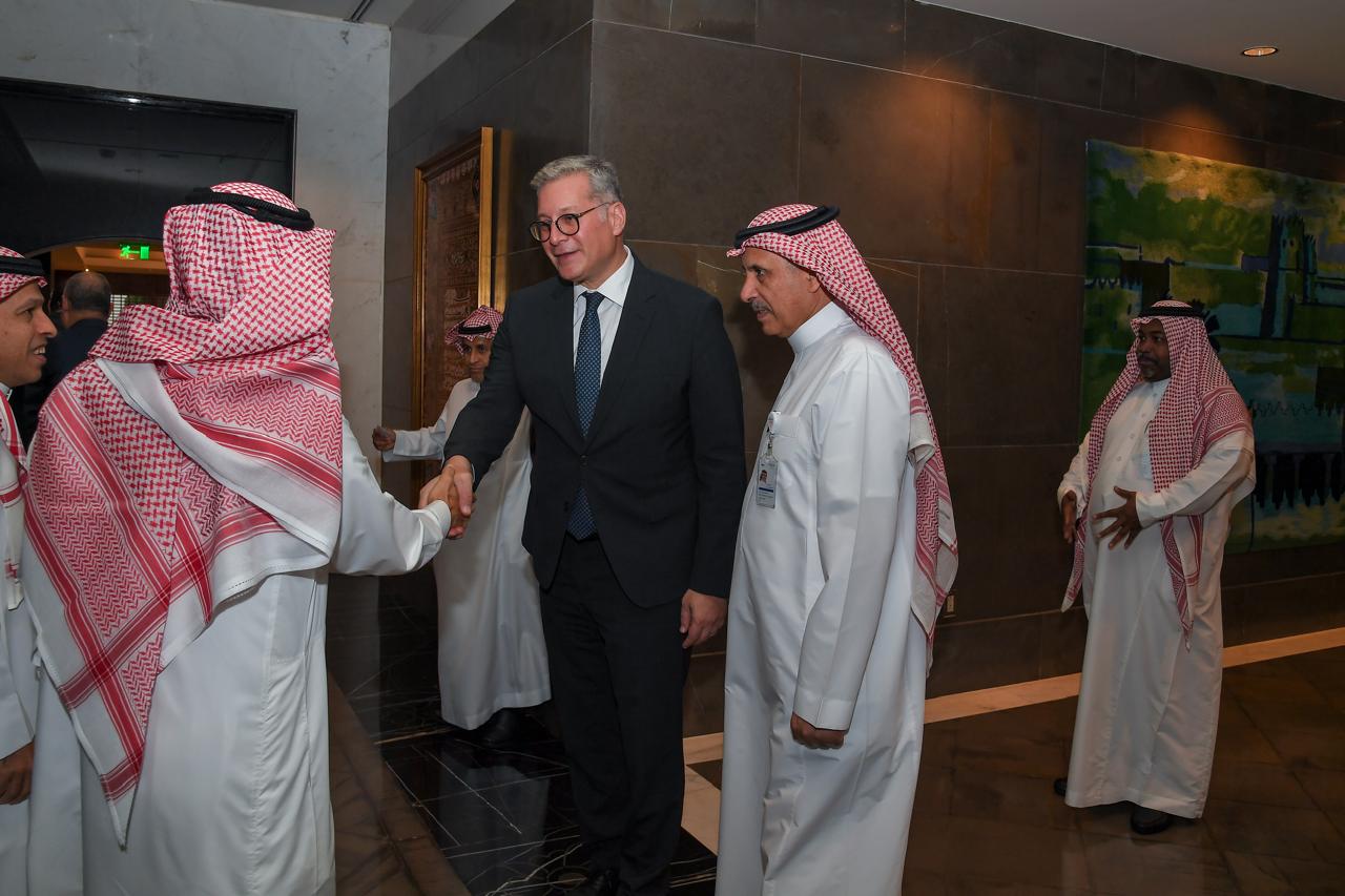 وزير البترول يجتمع مع الرئيس التنفيذي لشركة سابك