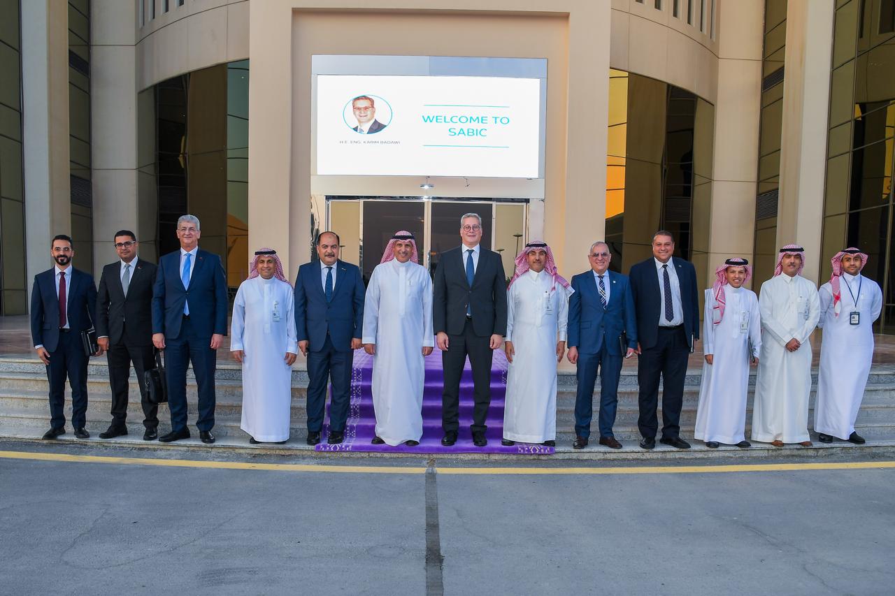 وزير البترول يجتمع مع الرئيس التنفيذي لشركة سابك