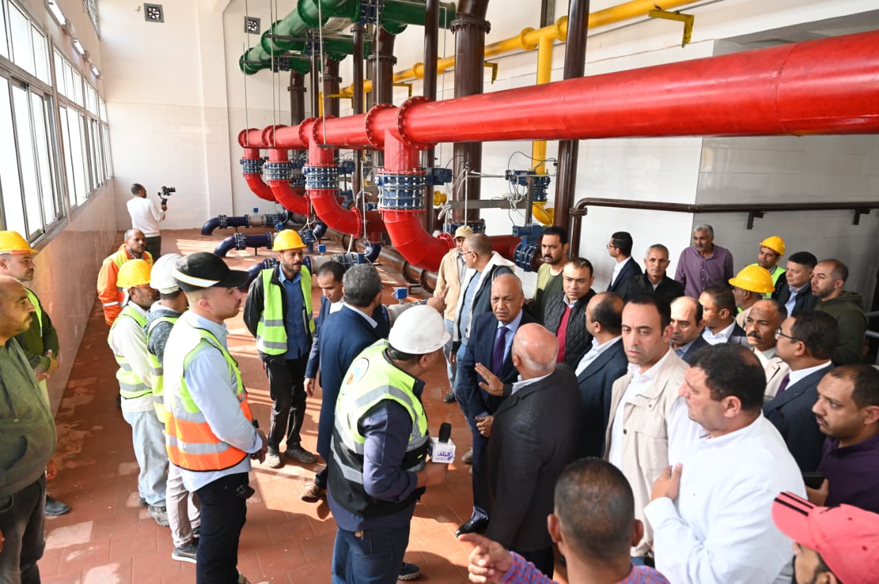 وزير الصناعة والنقل يتفقد منطقة قفط