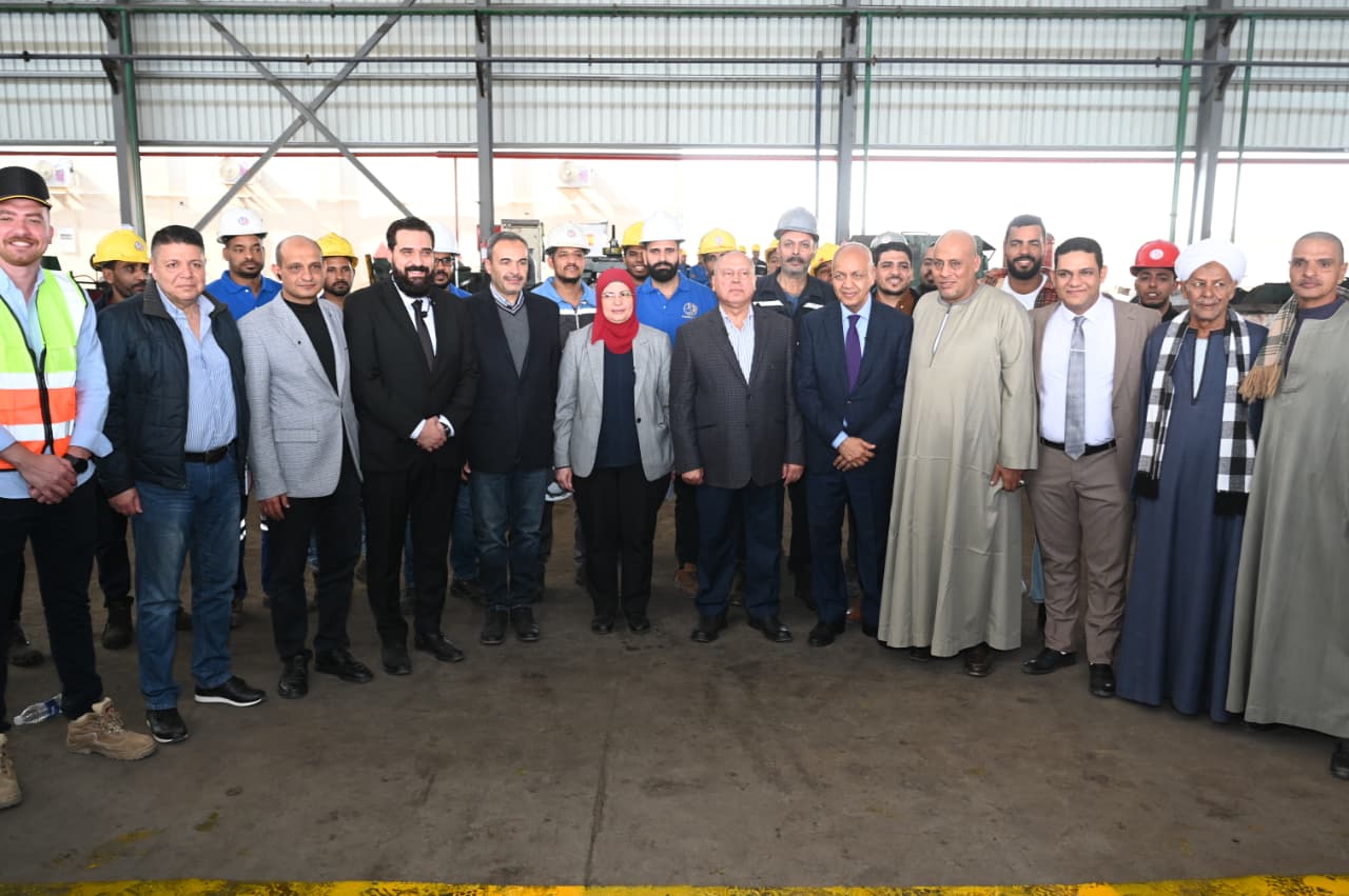 وزير الصناعة والنقل يتفقد منطقة قفط