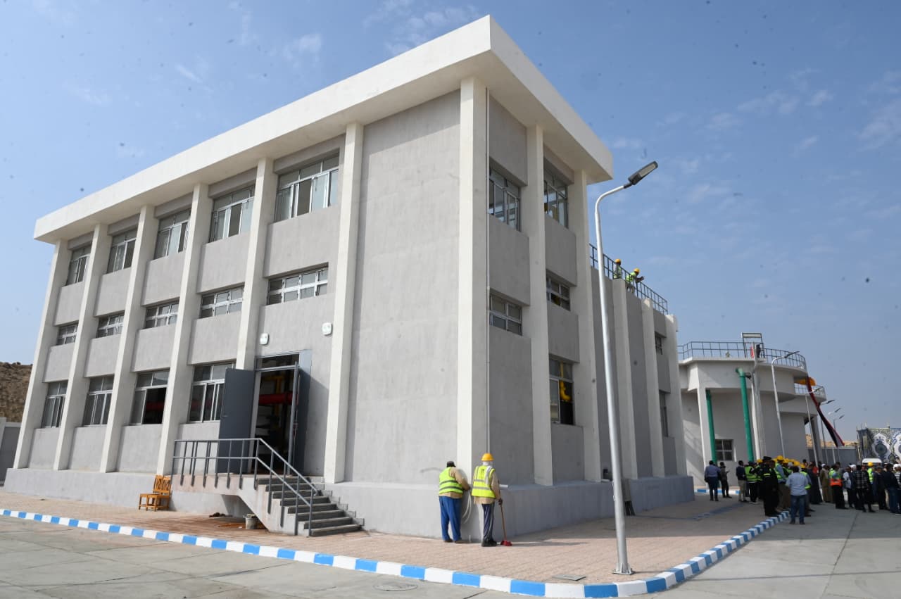 وزير الصناعة والنقل يتفقد منطقة قفط