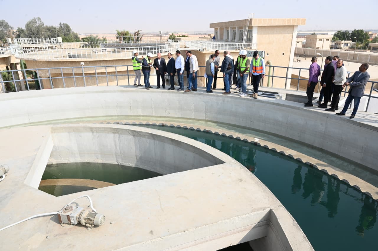 وزير الصناعة والنقل يتفقد منطقة قفط