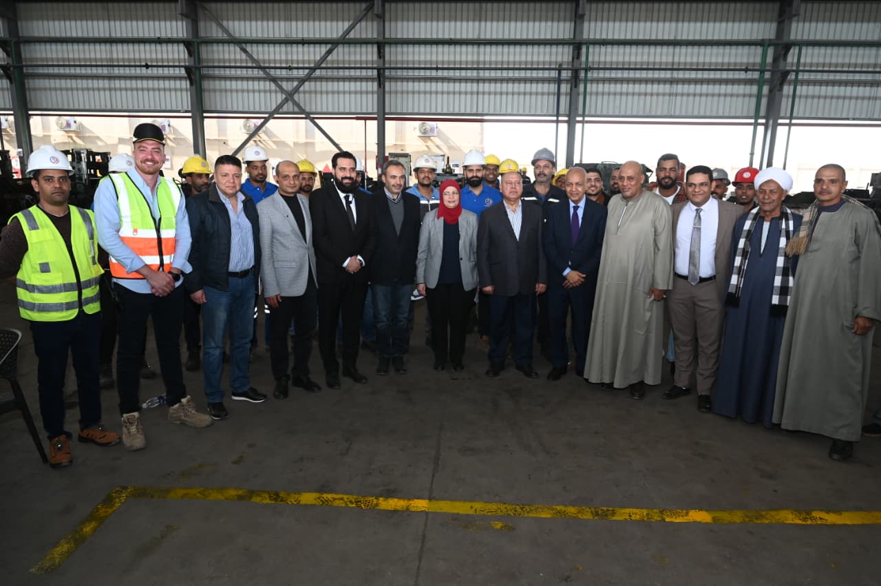 وزير الصناعة والنقل يتفقد منطقة قفط