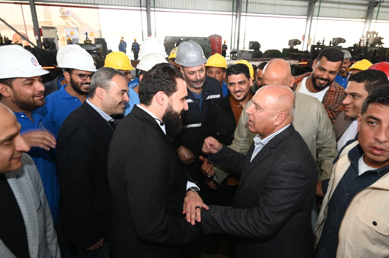 وزير الصناعة والنقل يتفقد منطقة قفط
