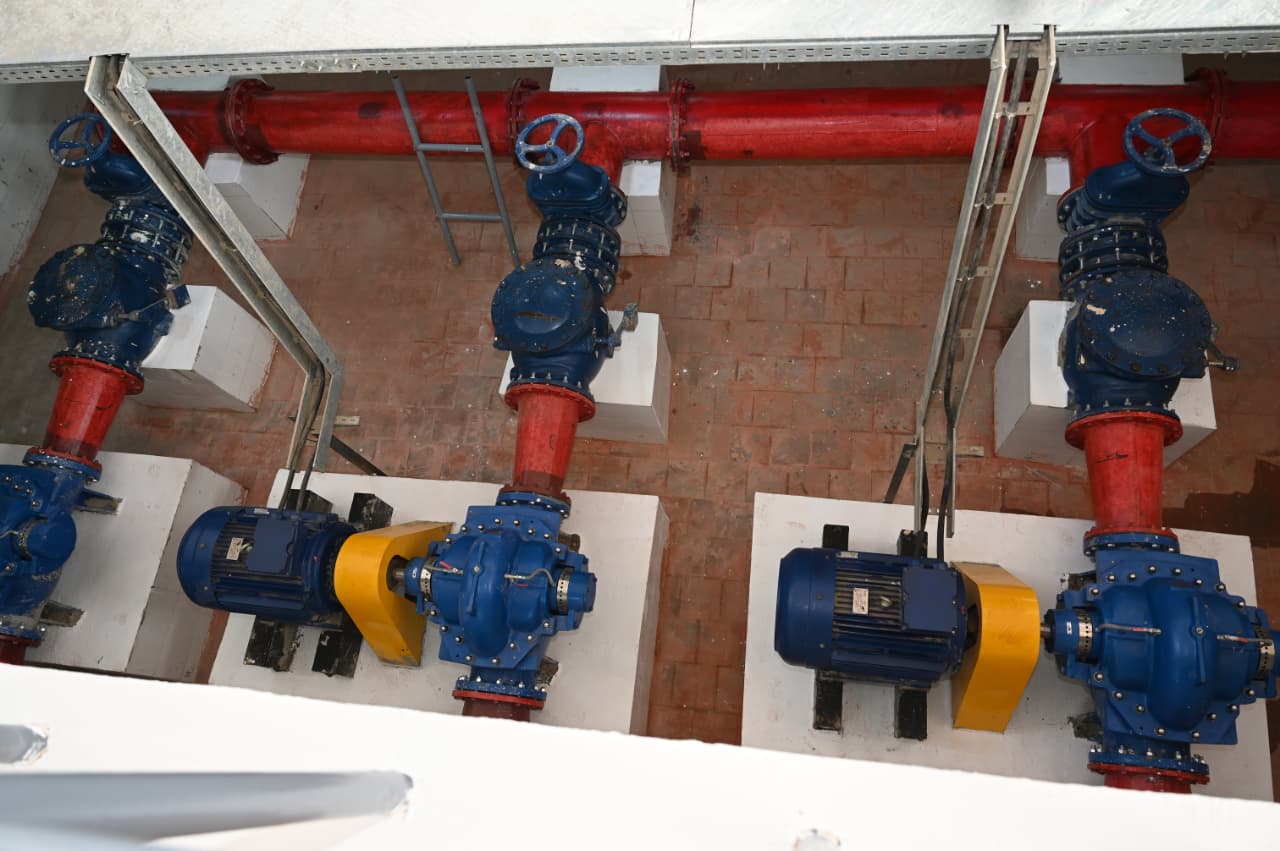 وزير الصناعة والنقل يتفقد منطقة قفط