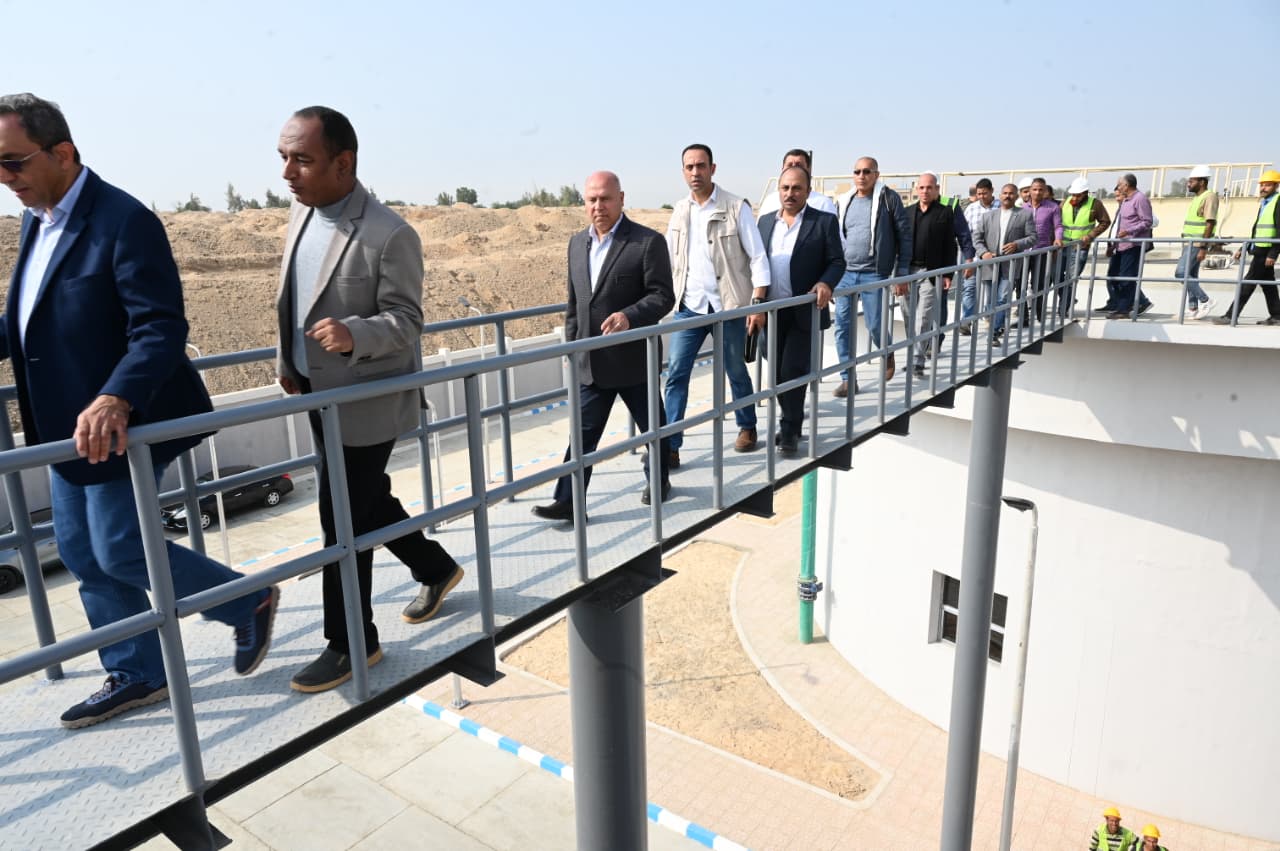 وزير الصناعة والنقل يتفقد منطقة قفط