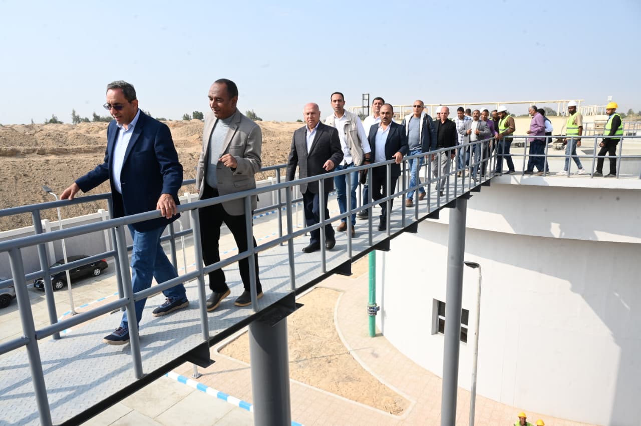 وزير الصناعة والنقل يتفقد منطقة قفط