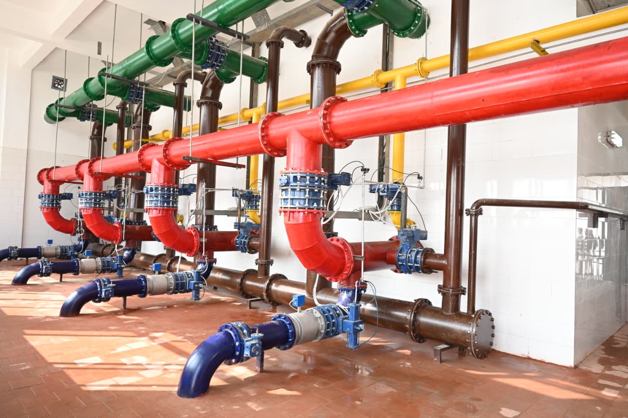 وزير الصناعة والنقل يتفقد منطقة قفط