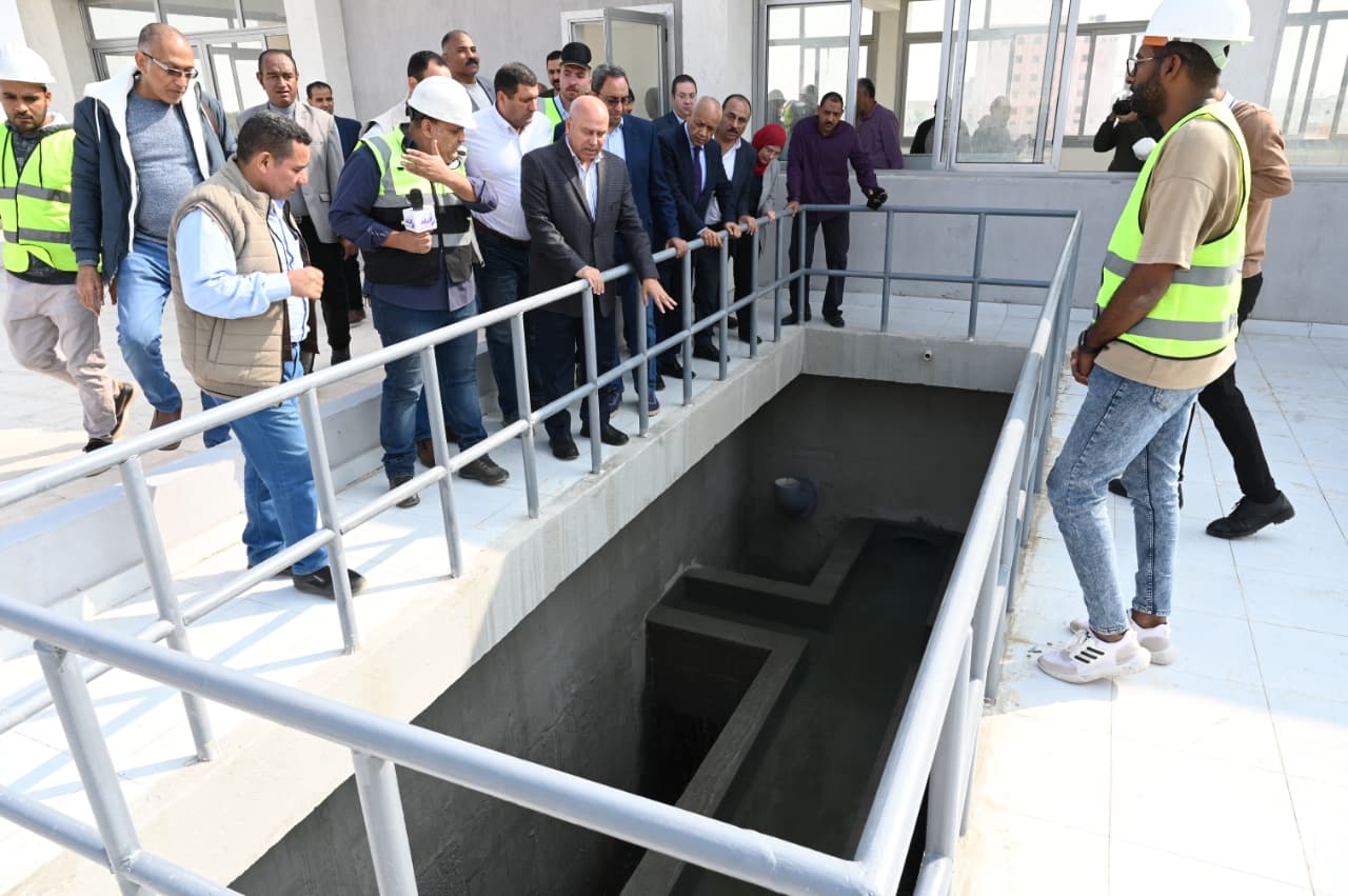 وزير الصناعة والنقل يتفقد منطقة قفط