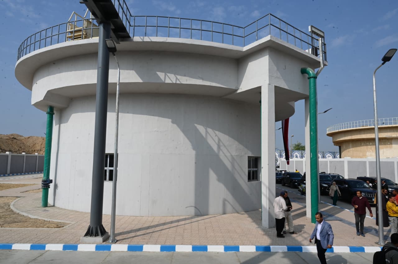 وزير الصناعة والنقل يتفقد منطقة قفط