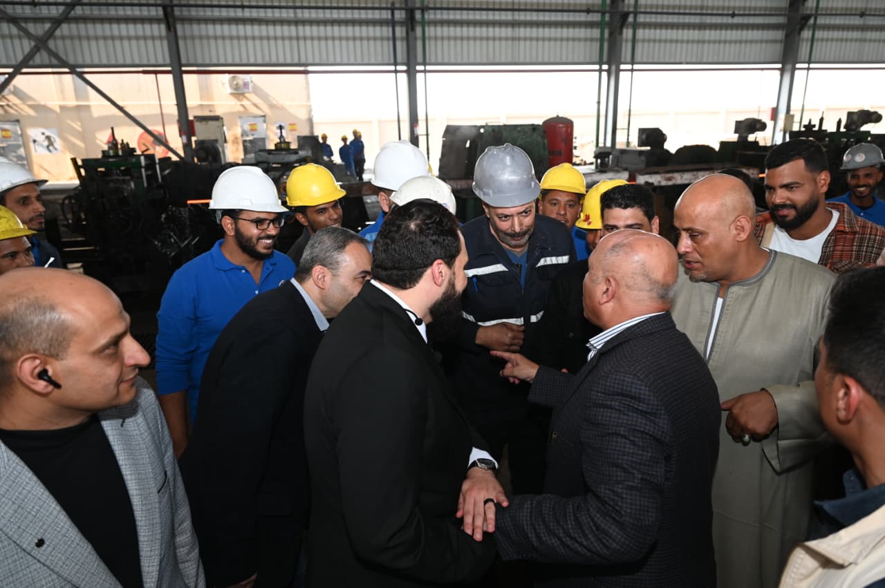 وزير الصناعة والنقل يتفقد منطقة قفط