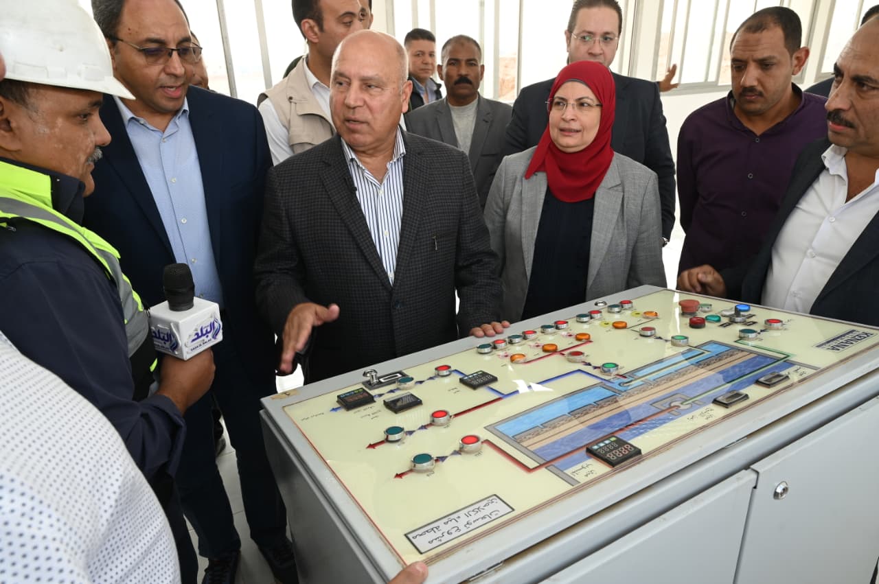 وزير الصناعة والنقل يتفقد منطقة قفط