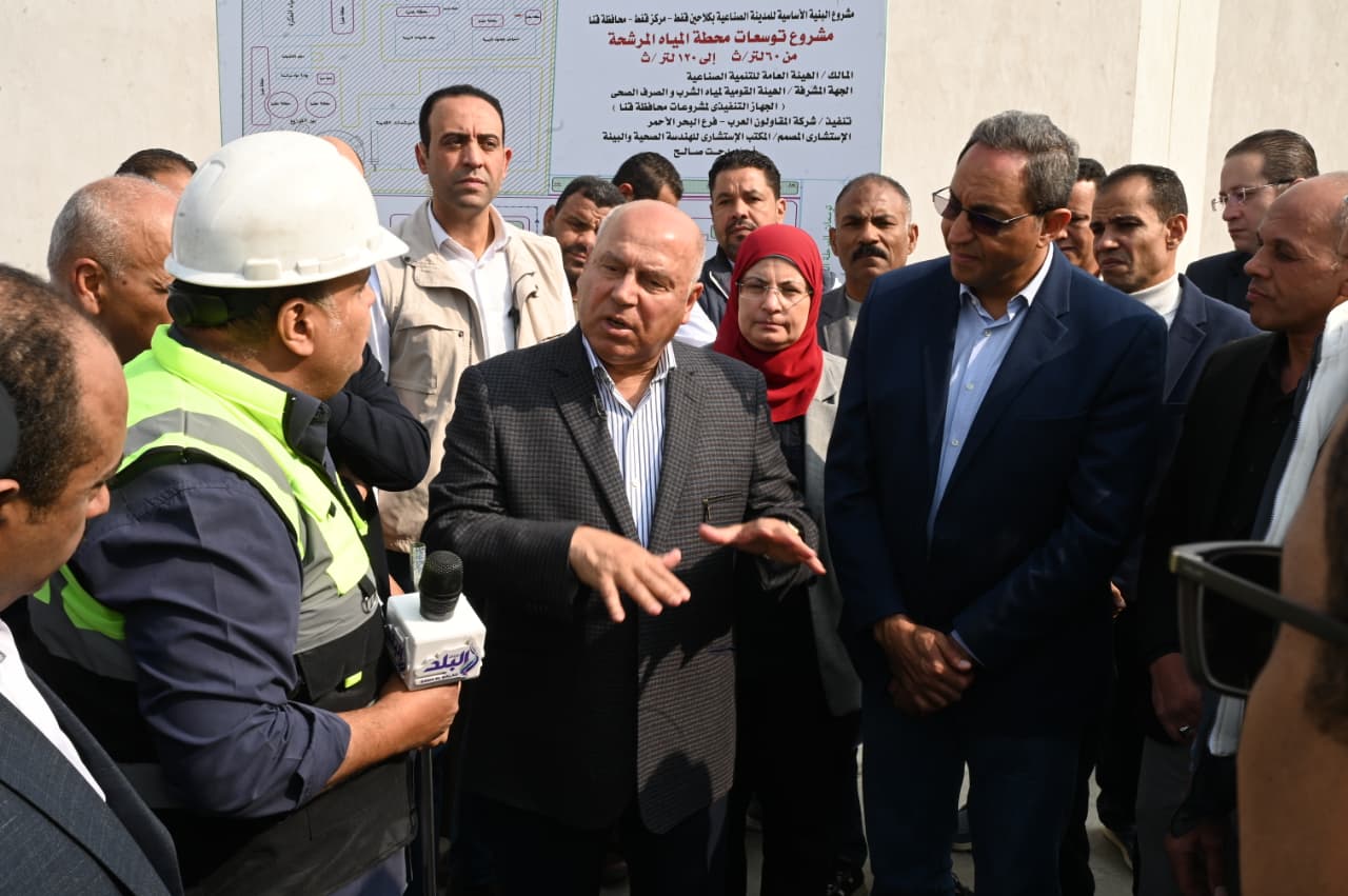 وزير الصناعة والنقل يتفقد منطقة قفط