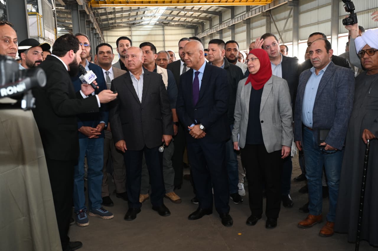 وزير الصناعة والنقل يتفقد منطقة قفط