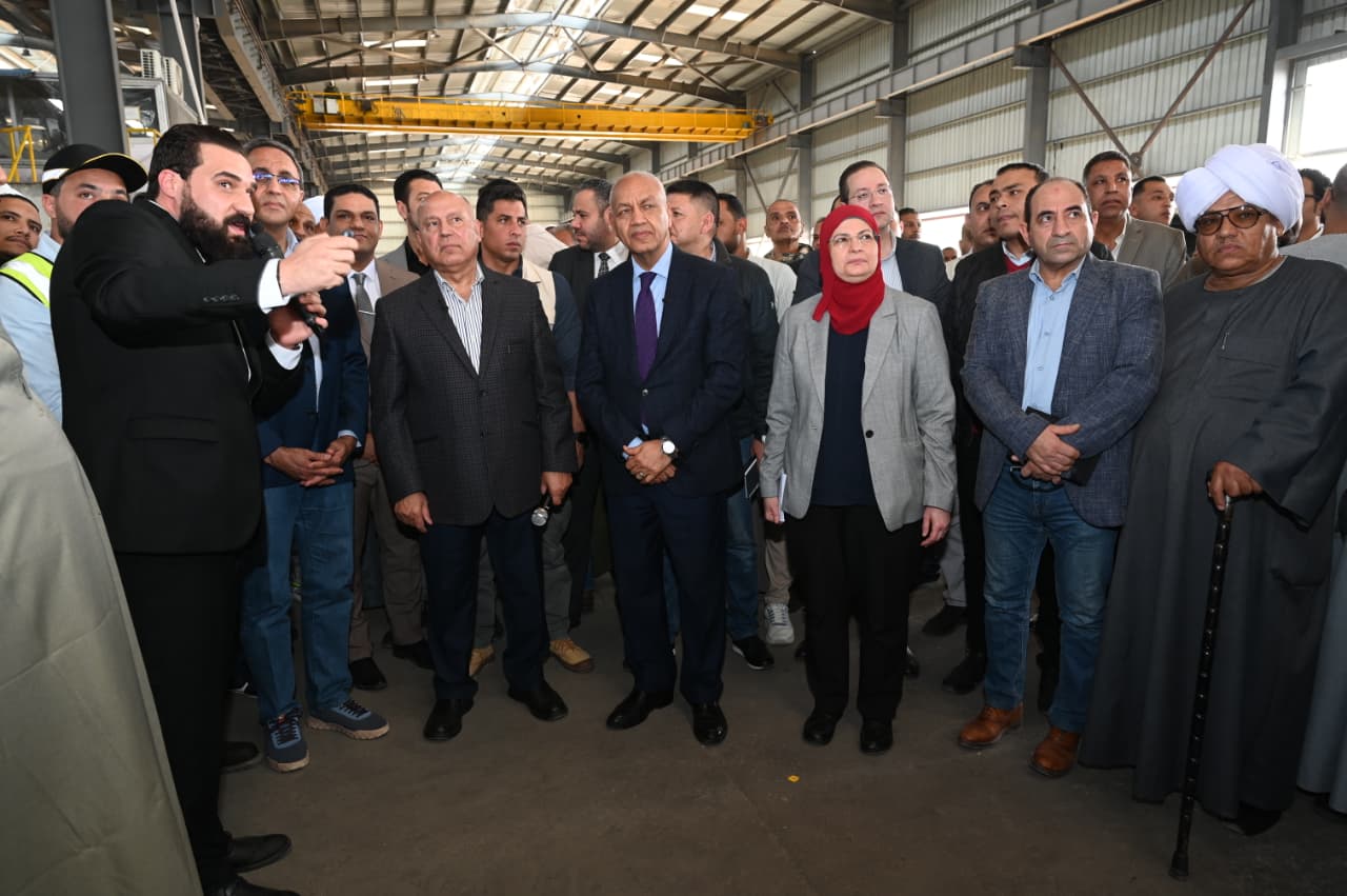 وزير الصناعة والنقل يتفقد منطقة قفط