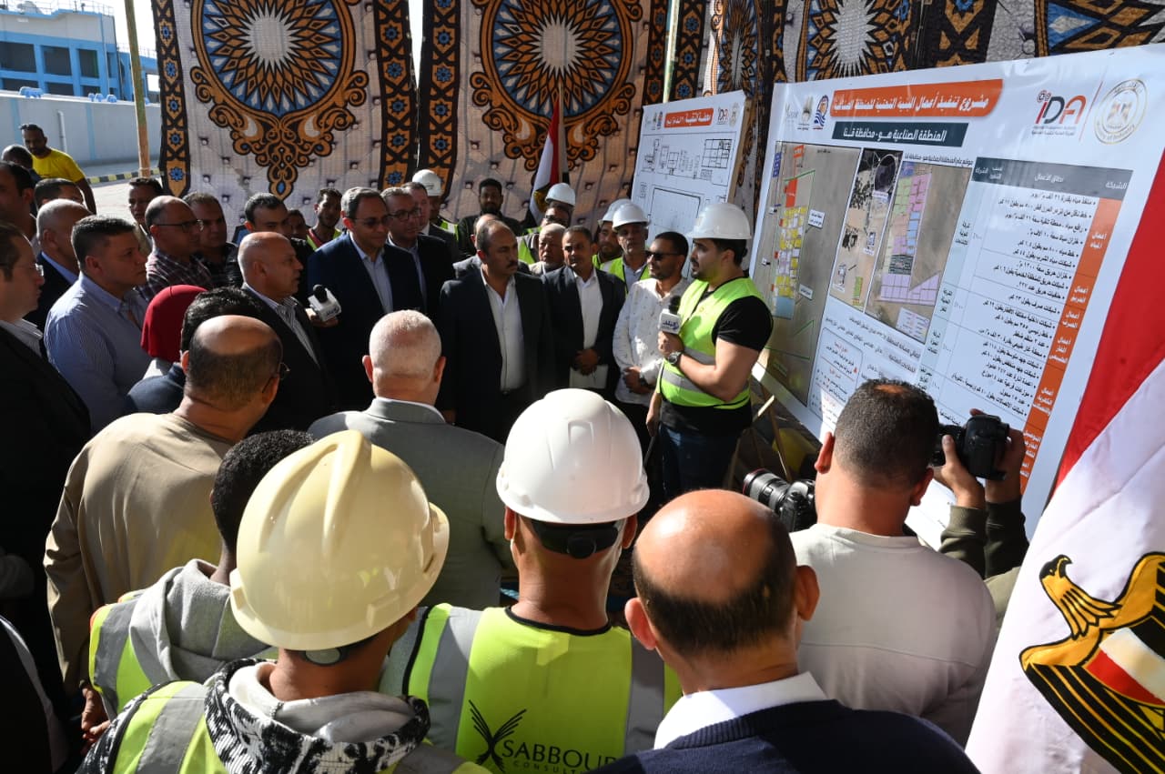 وزير الصناعة والنقل يتفقد منطقة هو