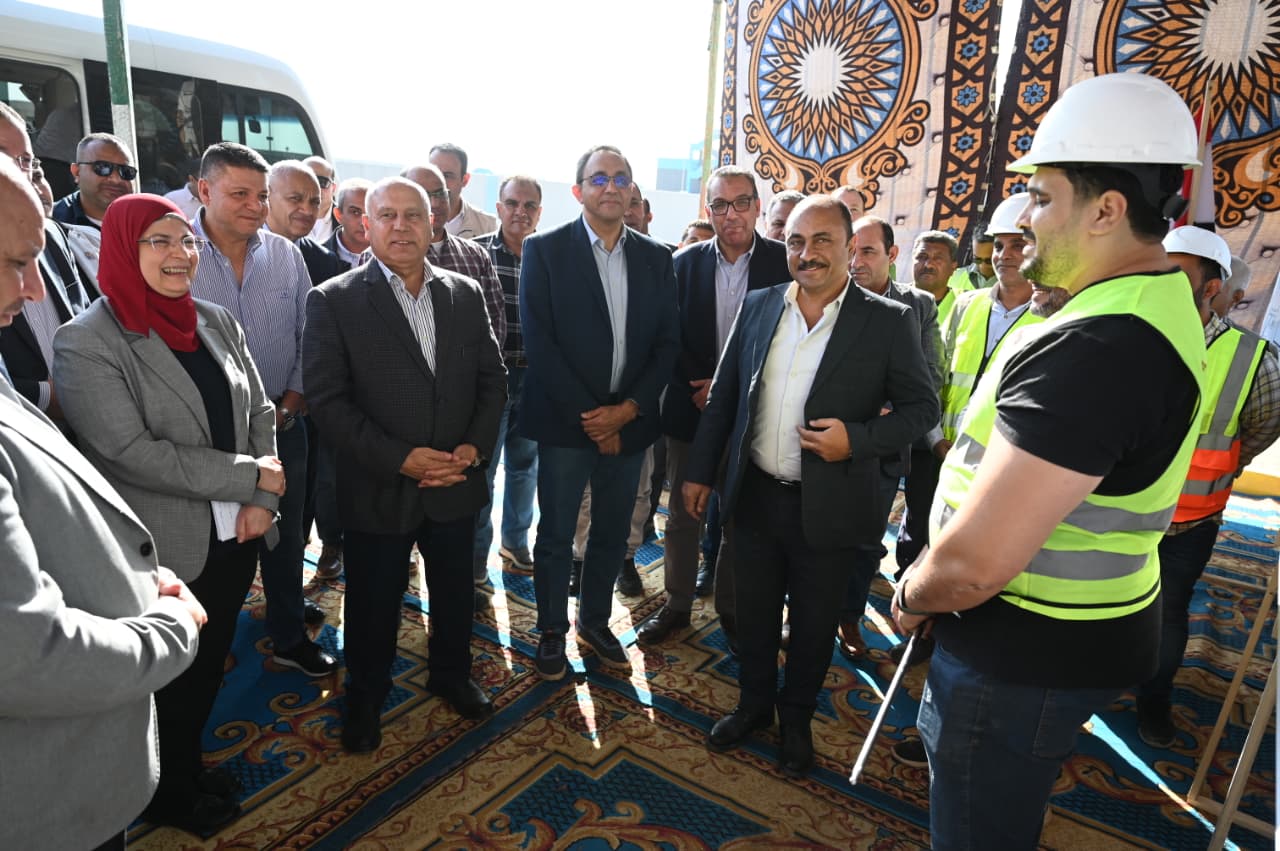 وزير الصناعة والنقل يتفقد منطقة هو