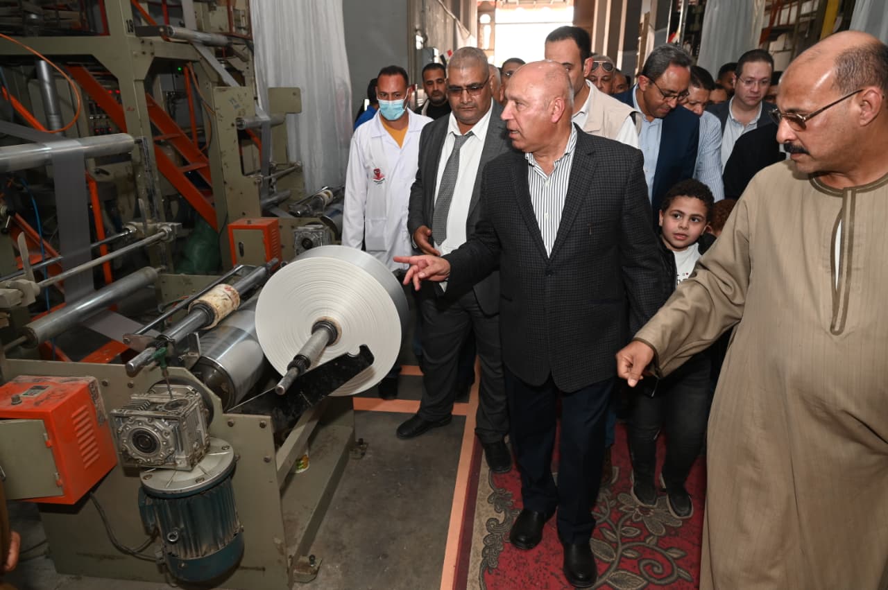 وزير الصناعة والنقل يتفقد منطقة هو