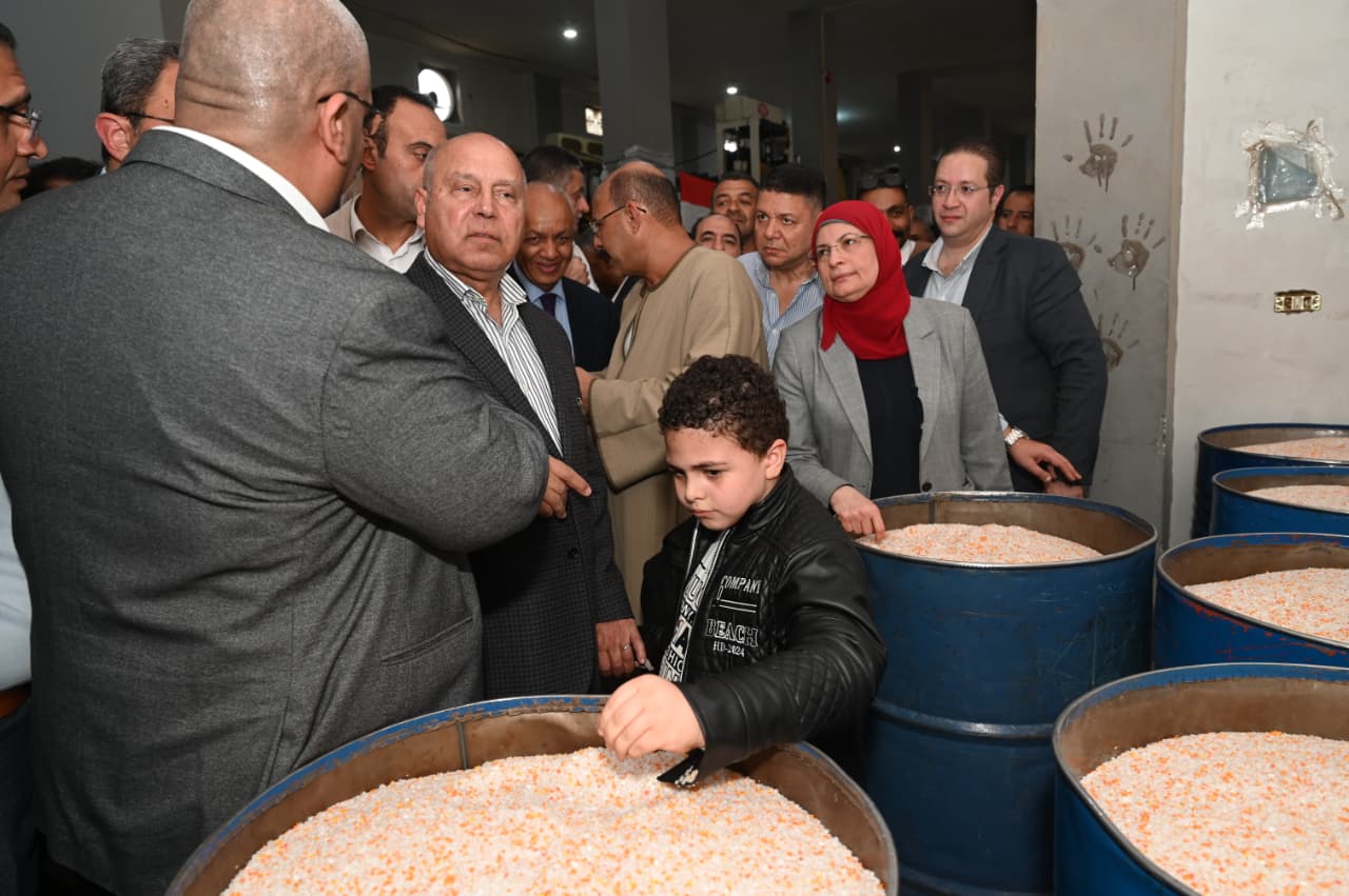 وزير الصناعة والنقل يتفقد منطقة هو