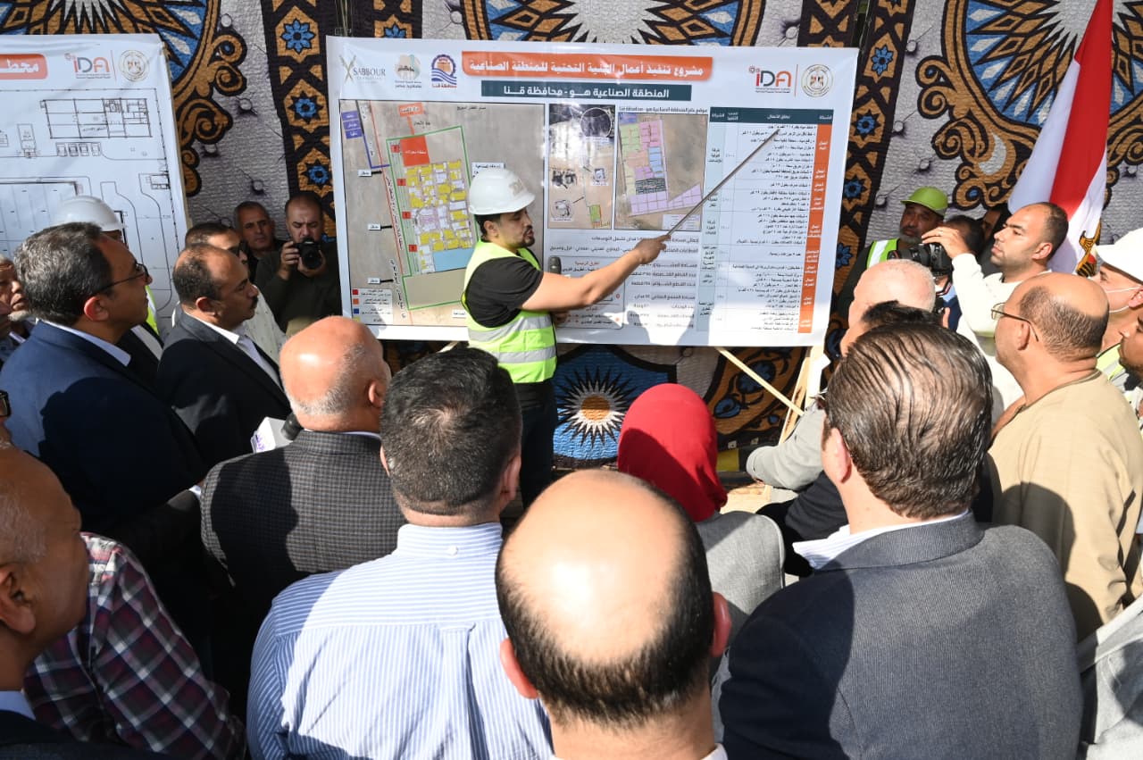 وزير الصناعة والنقل يتفقد منطقة هو