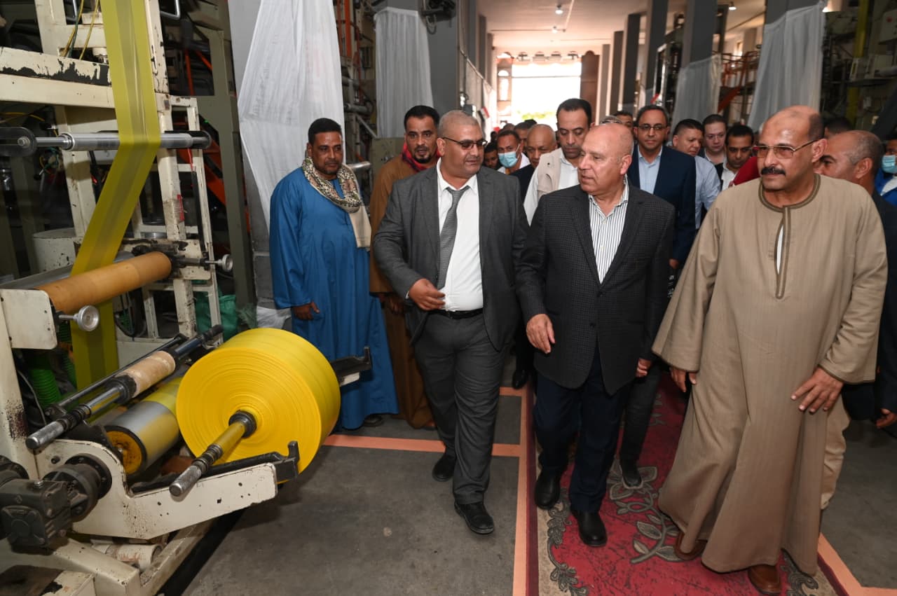 وزير الصناعة والنقل يتفقد منطقة هو