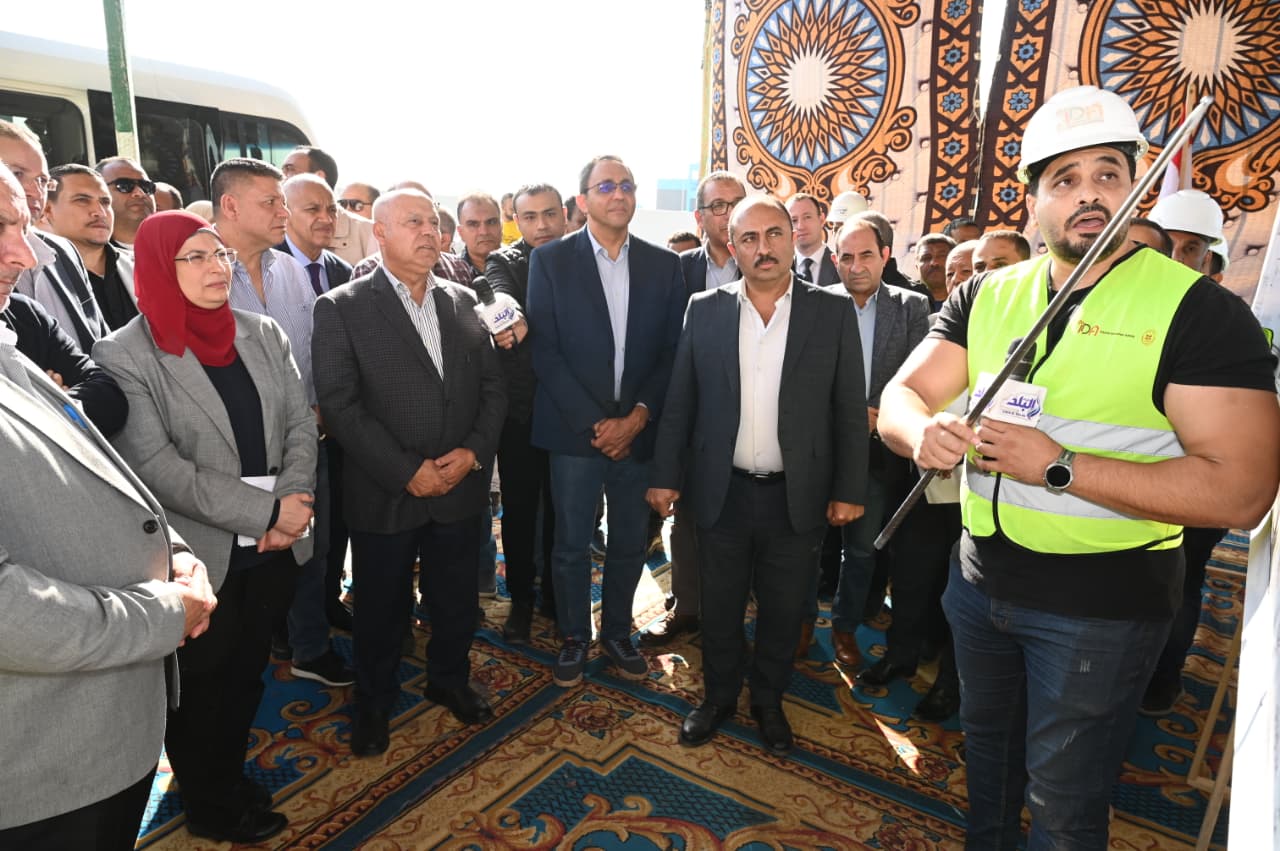 وزير الصناعة والنقل يتفقد منطقة هو