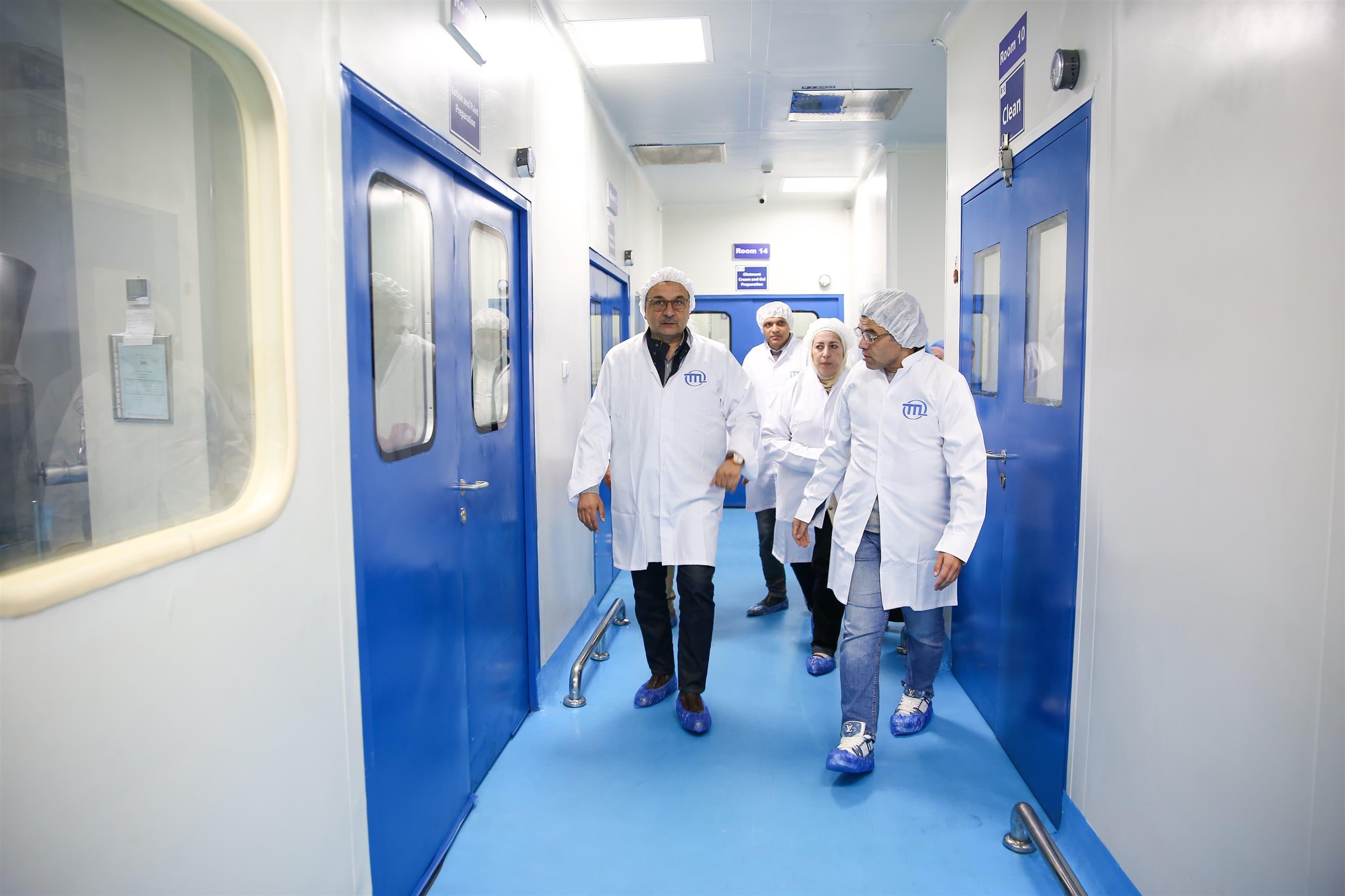 وزير قطاع الأعمال العام يتفقد شركة ممفيس للأدوية