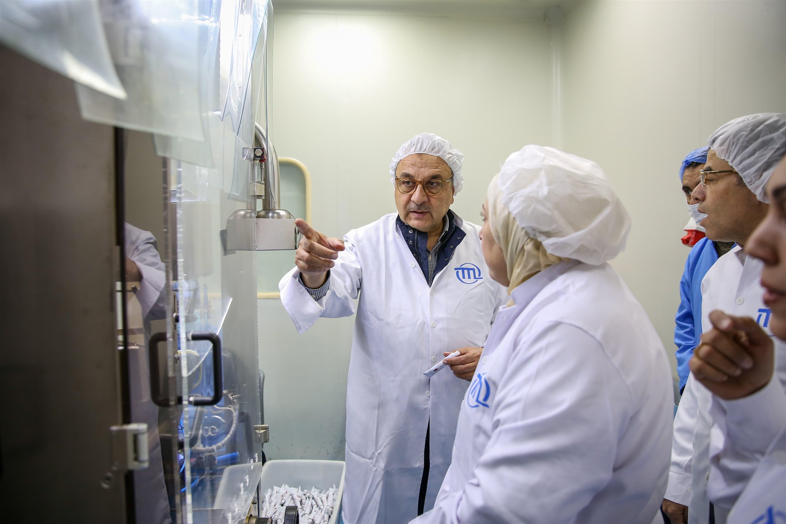 وزير قطاع الأعمال العام يتفقد شركة ممفيس للأدوية