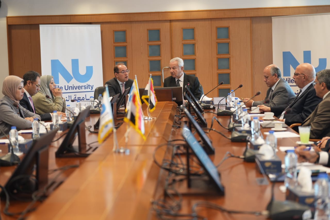 وزير المالية في حوار مفتوح مع طلاب جامعة النيل