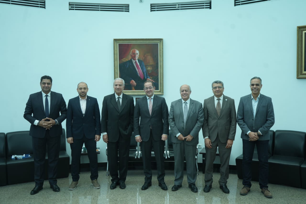 وزير المالية في حوار مفتوح مع طلاب جامعة النيل