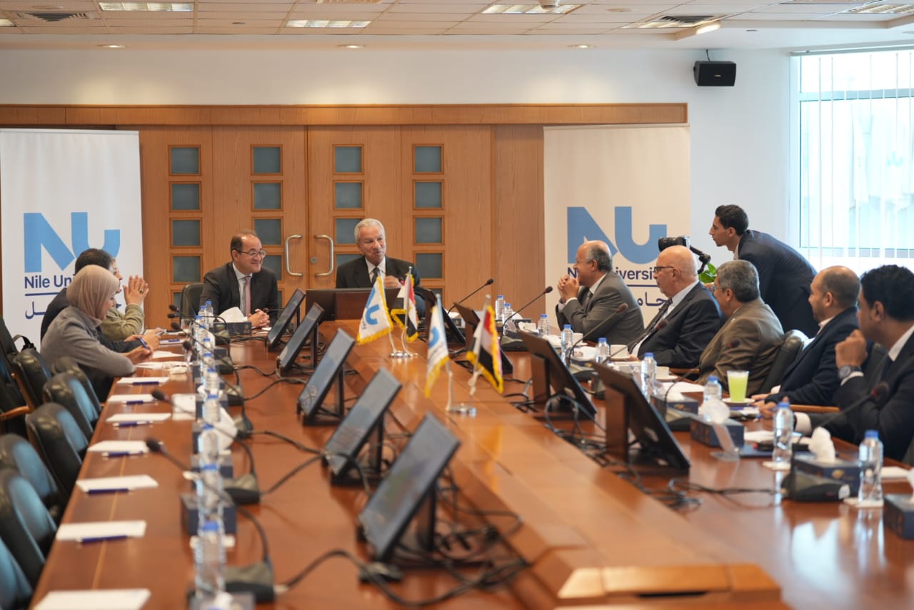 وزير المالية في حوار مفتوح مع طلاب جامعة النيل